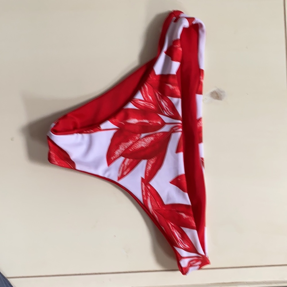 Bikini - Picture 6 of 7